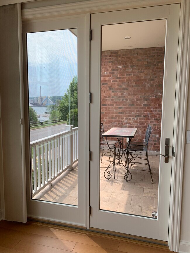 Building Photo - 540 S Lakeshore Blvd