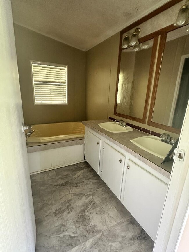 Building Photo - 533 Covey Cir