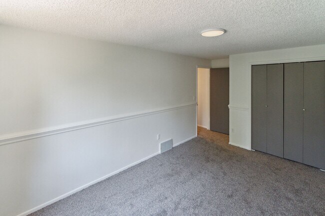 Building Photo - Beautiful Single Family Home Located In In...