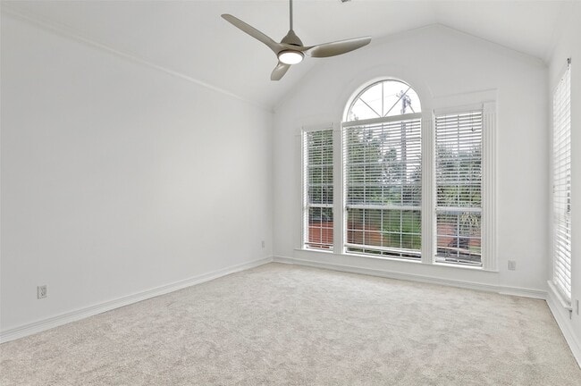 Building Photo - 545 Oak Hill Dr