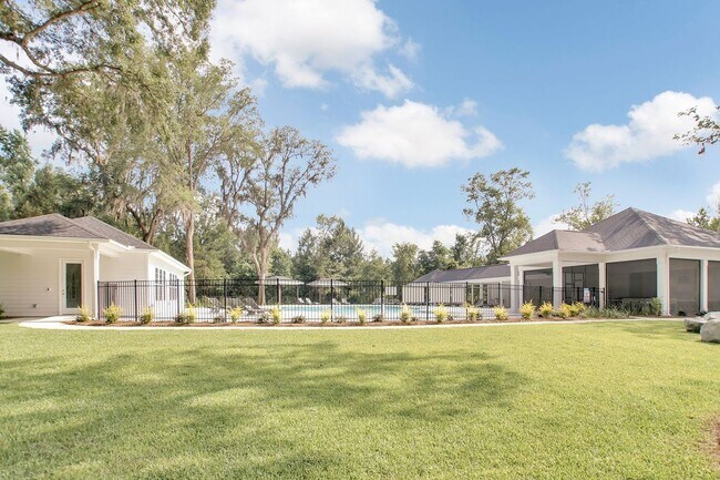 Building Photo - 4 Bed/2.5 Bath in The Commons