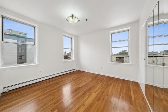 Building Photo - 319 Barrow St