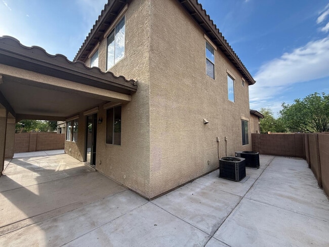 Building Photo - 2635 E Vermont Ct