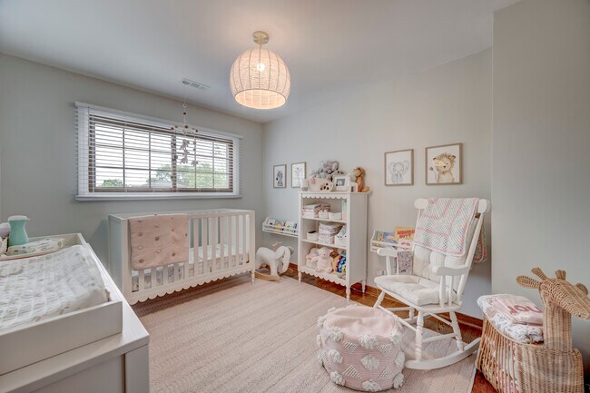 Building Photo - 7215 Larchwood Ln