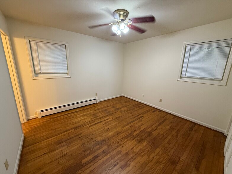 Building Photo - 394 S Pope St