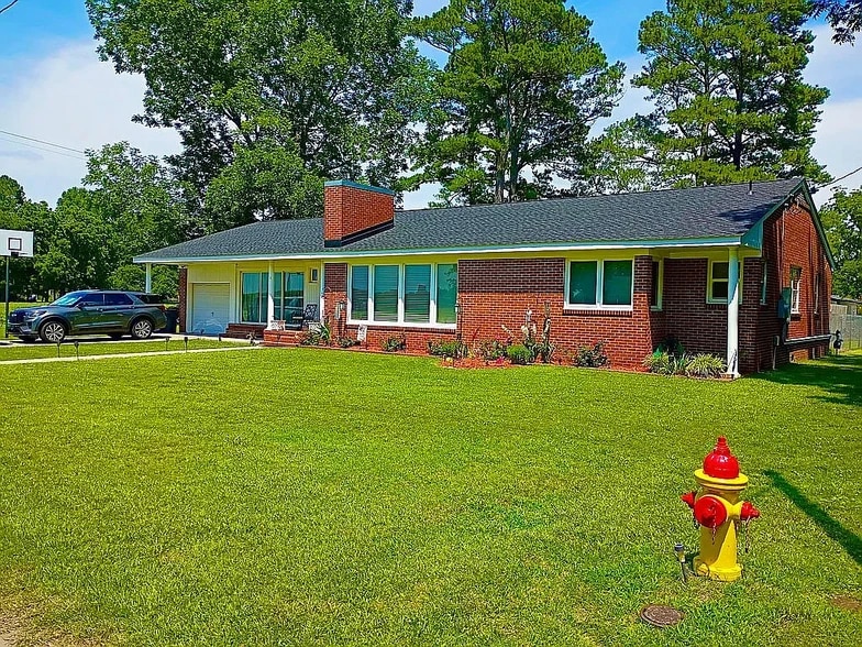 Primary Photo - 205 Academy St