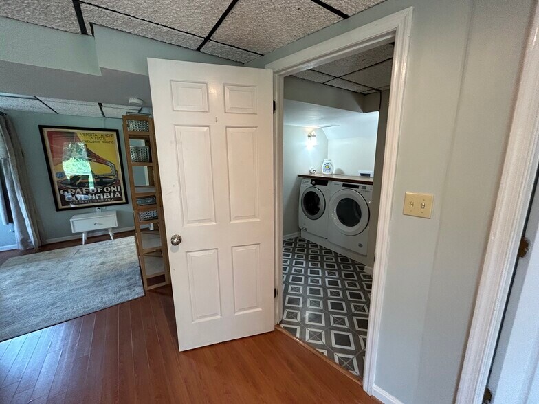 entrance to apartment through laundry - 2671 Thomas Jefferson Pky