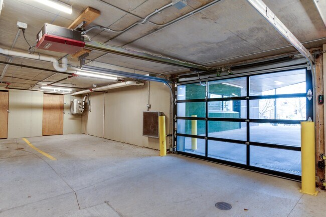 Building Photo - 211 S Henry St