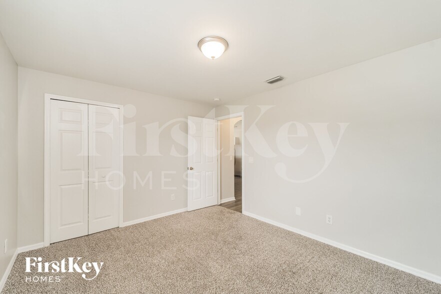 Building Photo - 1229 SW 18th Ave