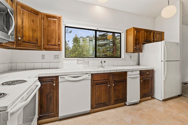 Building Photo - Incline Village: Condo - 3 Bedrooms, 2.5 Bathrooms, Garage, Walk to Lake / Hyatt / Restaurants / ...