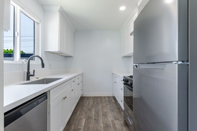 Building Photo - Fully Renovated 2BR/1BA Unit in Altadena –...