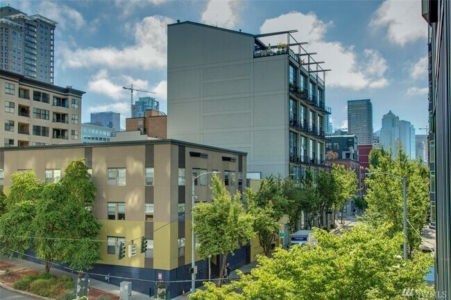 Building Photo - 2717 Western Ave