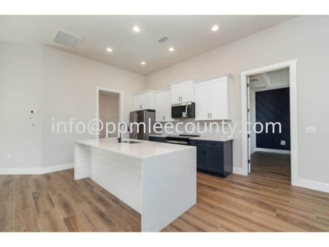 Building Photo - Brand new 4 bedroom 2 bath 3 car garage po...