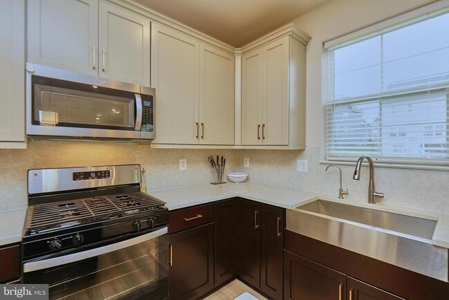 Building Photo - 1006 Shenandoah View Pkwy