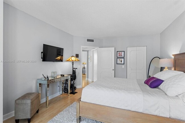 Building Photo - 21205 Yacht Club Dr