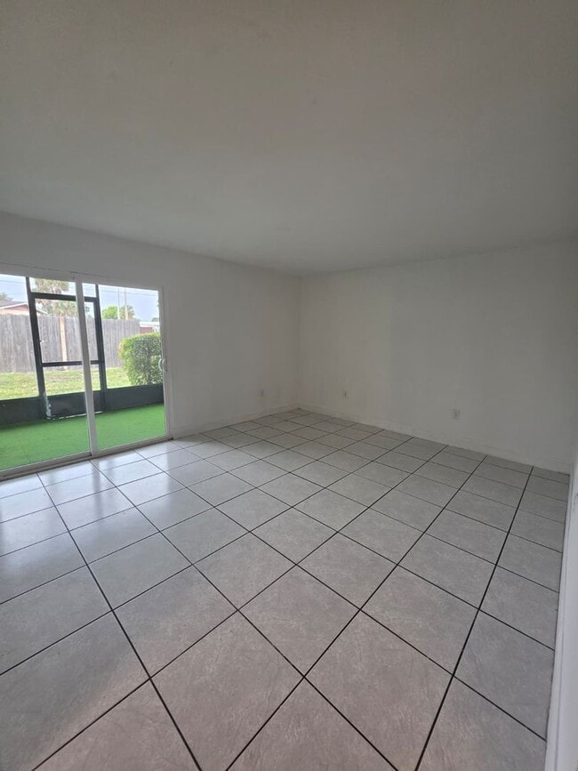 Building Photo - LAS PALMAS AT SAND LAKE CONDO