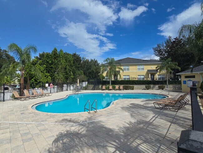 Building Photo - 3/3 Townhome In Valrico