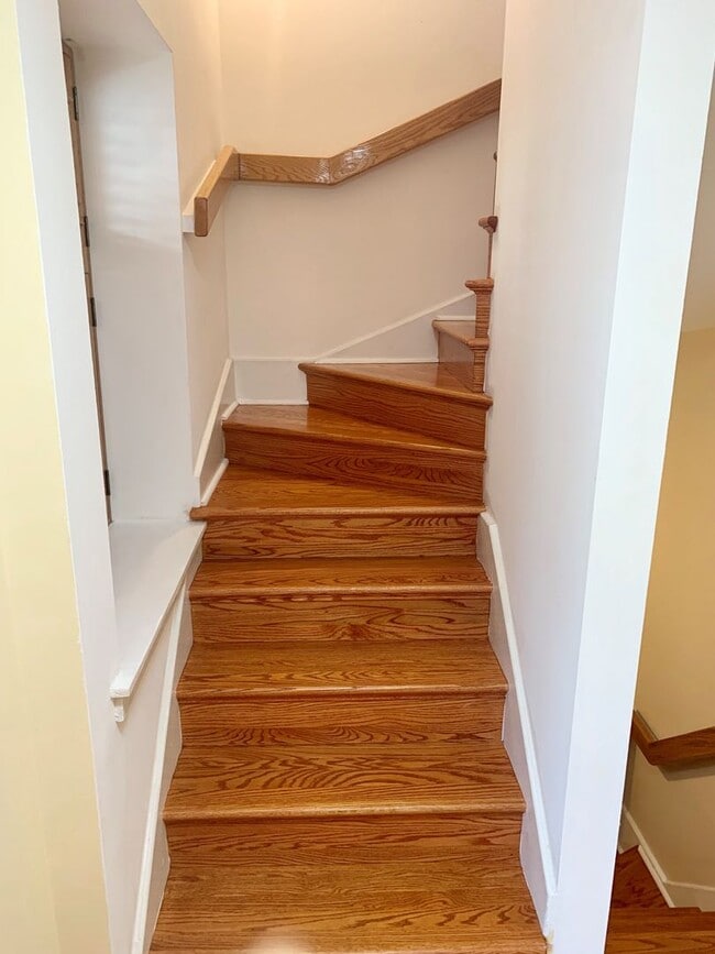 Building Photo - Amazing 2-Bedroom Townhouse Located in Bella Vista! Available mid-July!