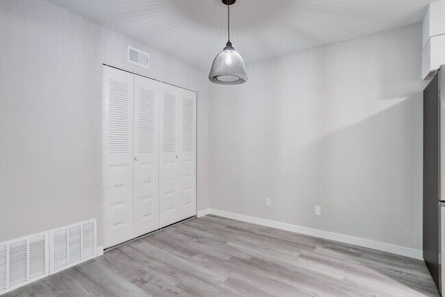 Building Photo - 3315 S Ammons St