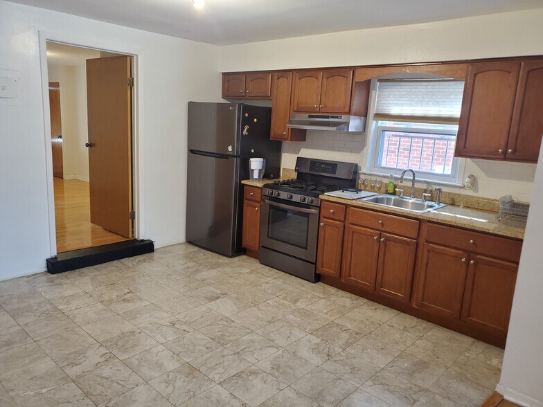 Kitchen - 3628 166th St