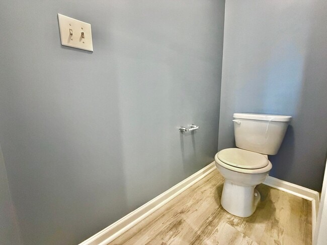 Building Photo - Updated 3BR Townhome | Community Pool, Gym, Pickleball, & Tennis Courts | Easy RTP Access