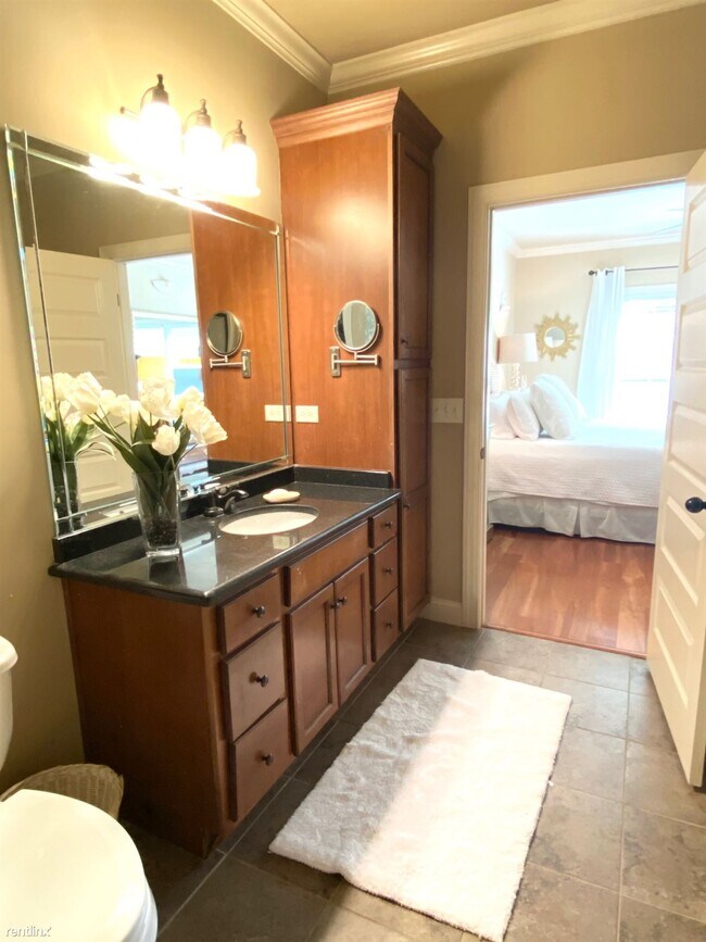 Building Photo - 3 br, 2.5 bath Townhome - 4618 Cotswold Lane