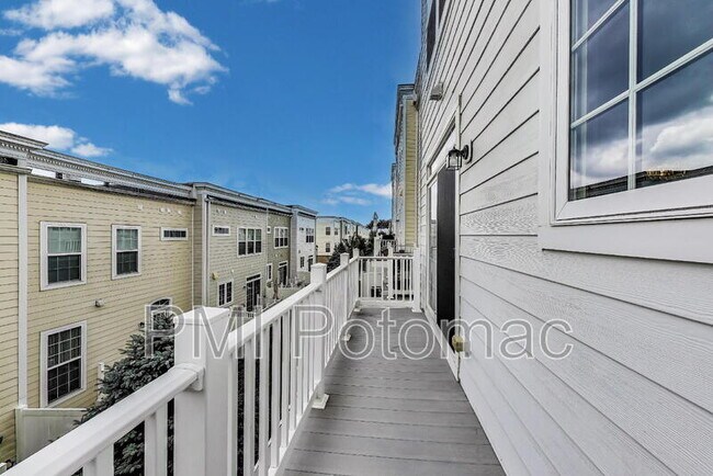 Building Photo - 2133 Little Sorrel Way
