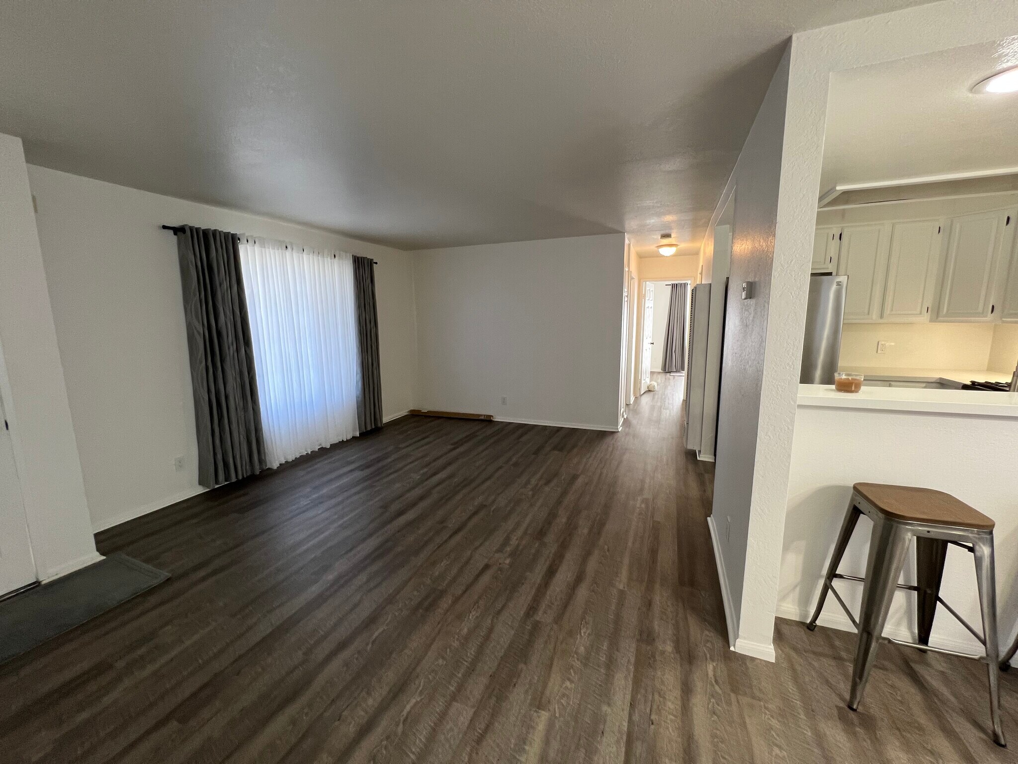 LR INCLUDES ALL WINDOW COV - 627 Coronado Ave