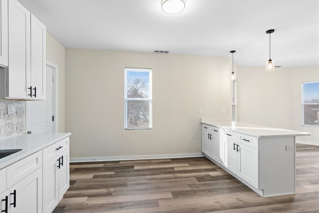 Building Photo - 515 George Ave