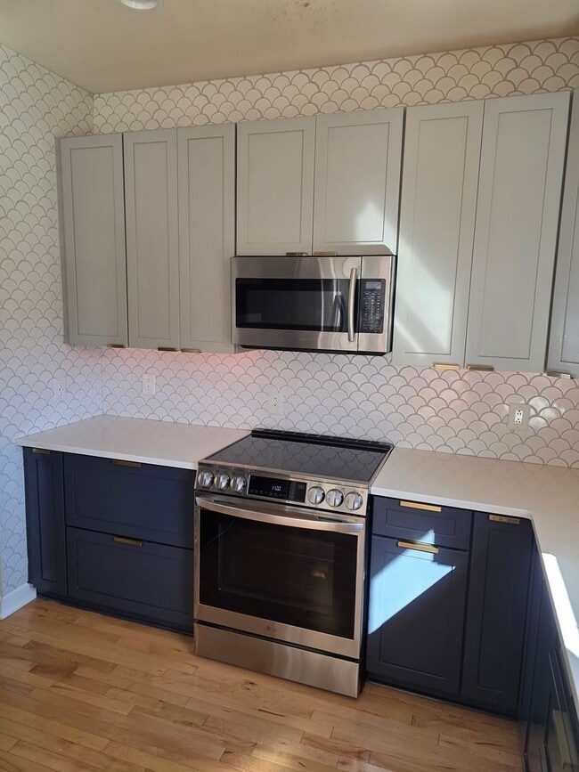 Building Photo - 4 Bedroom! Walk to Jim Warren Park, Franklin TN