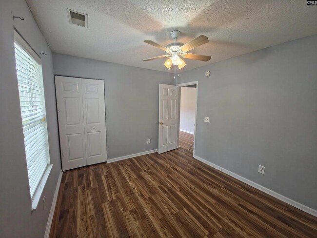 Building Photo - 9 Killian Grn Ct