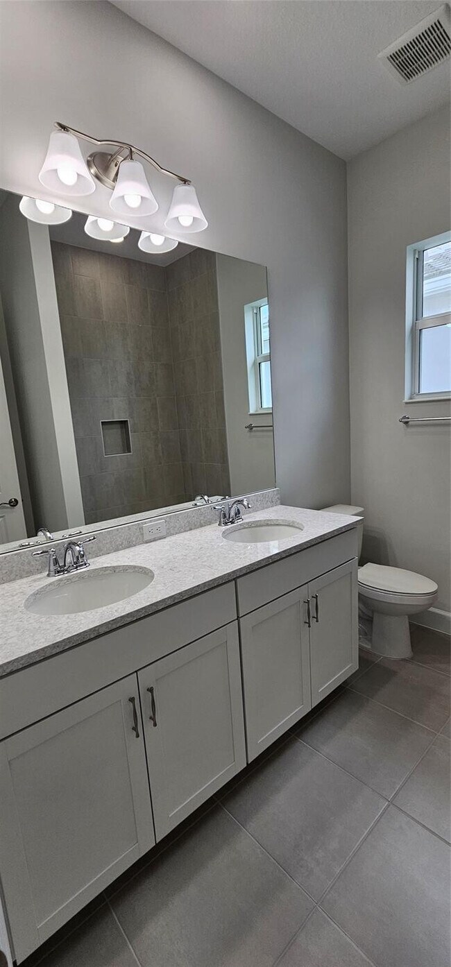 Building Photo - 5461 Empire Dr