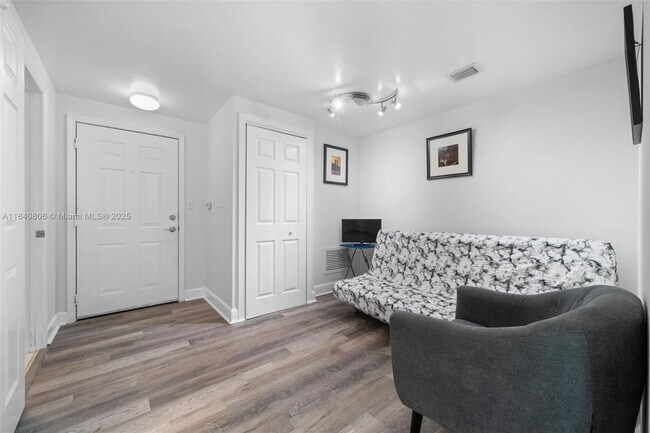 Building Photo - 50 Menores Ave