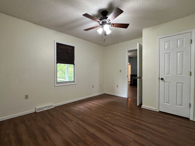 Building Photo - 3 bedroom, 2 bath house in Kingsport
