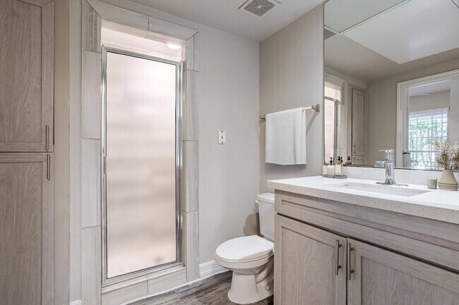 Building Photo - Move-In Special: 1 Month Free & No App/Admin Fees