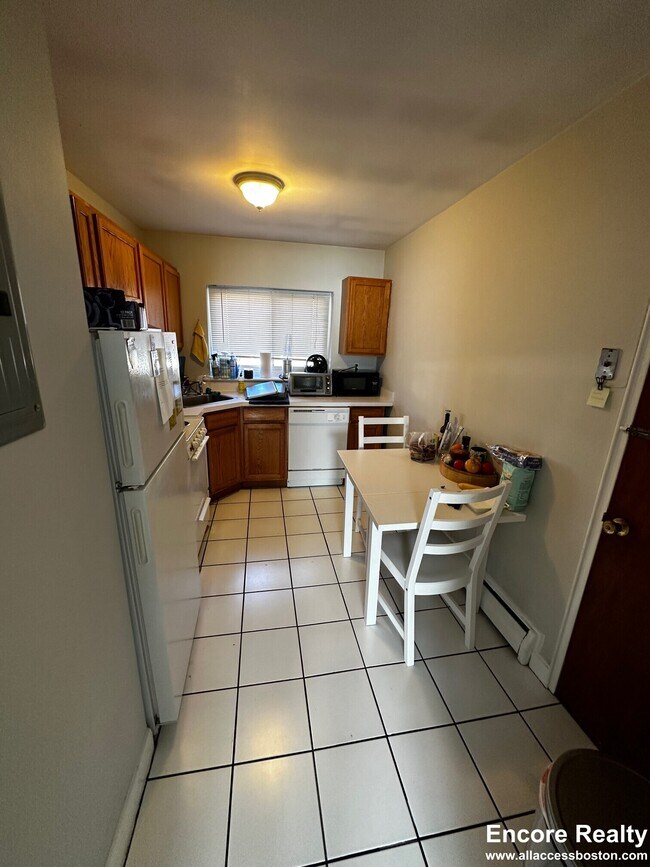 Building Photo - 61 Selkirk Rd