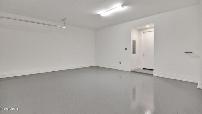 Building Photo - 6565 E Thomas Rd