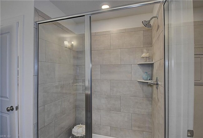 Building Photo - Three Bedroom Available