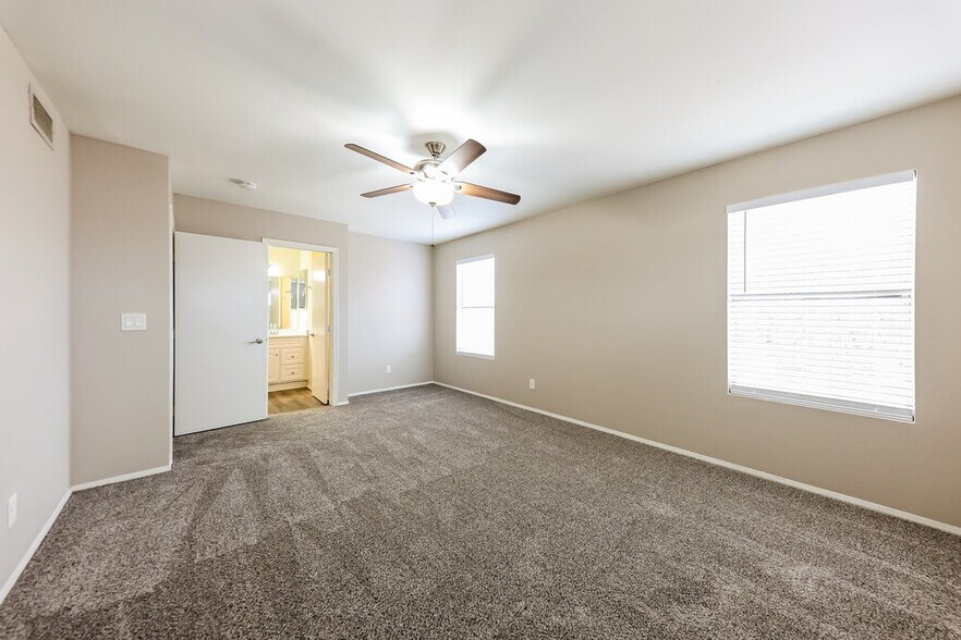 Building Photo - 532 N Nassau