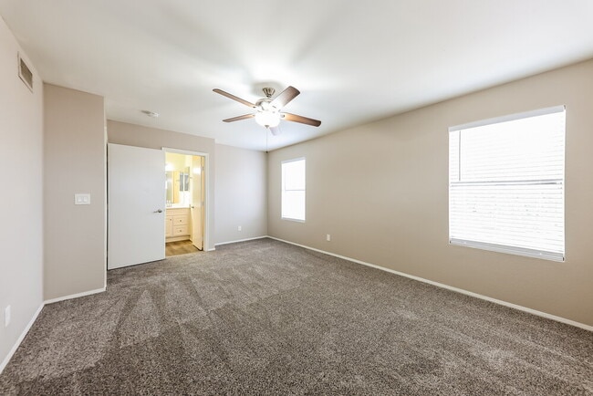 Building Photo - 532 N Nassau