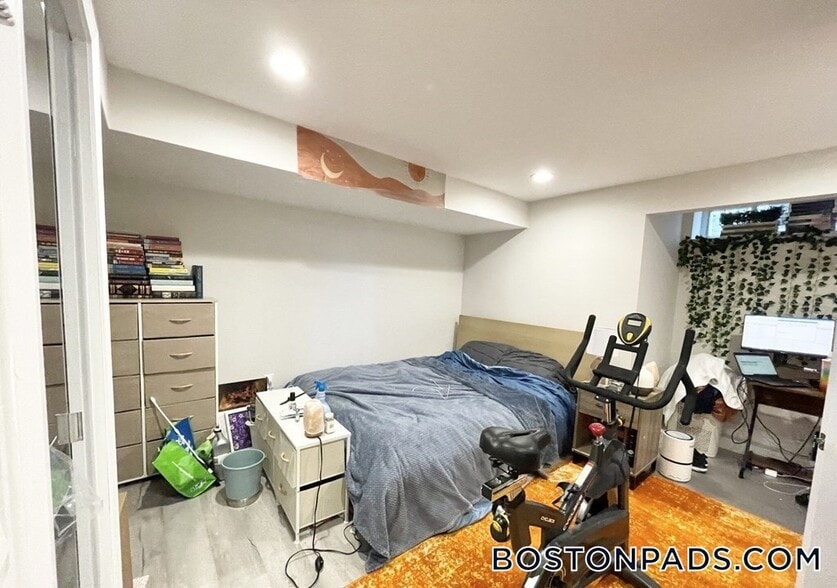 Building Photo - 32 Sumner St