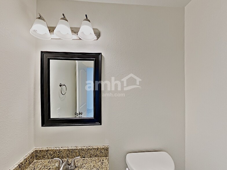 Building Photo - 8841 E Portobello Ave