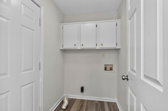 Building Photo - 1009 Lynndale Dr