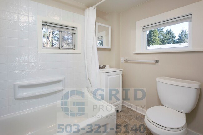 Building Photo - Two Bedroom Craftsman Home Available in th...