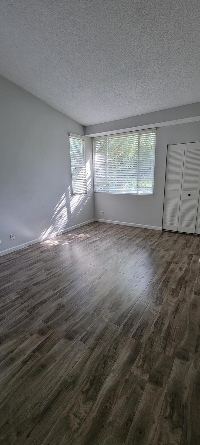 Building Photo - 611 Lyons Rd