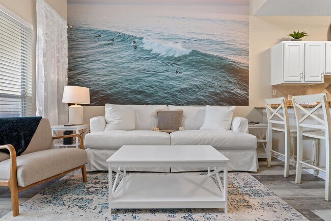 Building Photo - Beautifully furnished 2B/2B condo steps from Gulf of Mexico available for long term lease!