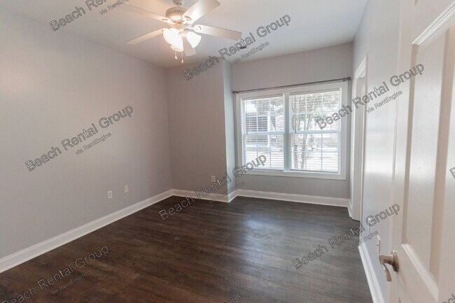 Building Photo - 2065 Silvercrest Dr