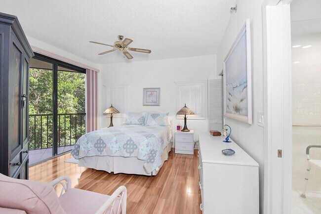 Building Photo - 221 NE Plantation Rd