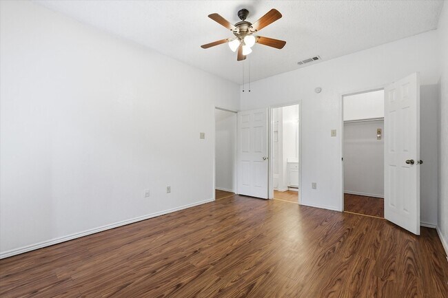 Building Photo - 9600 Royal Ln