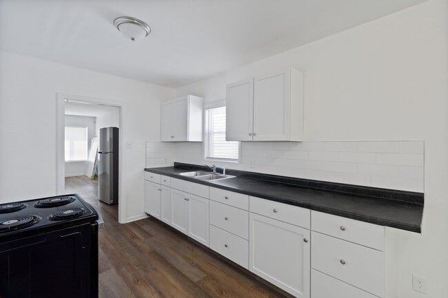 Building Photo - Charming 3BR/1B Single-Family Home